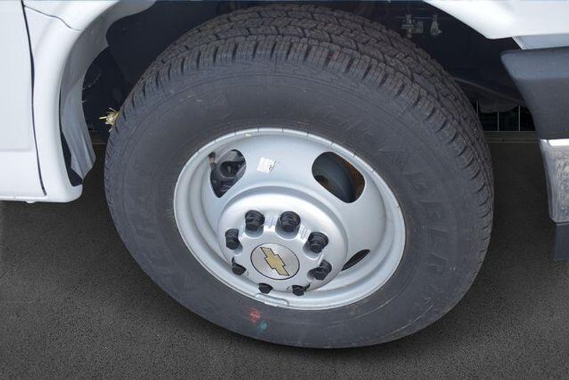 New 2025 Chevrolet Express 3500 Work VanImage 12