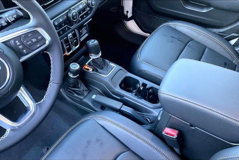 New 2025 Jeep Wrangler 4-door SaharaImage 7