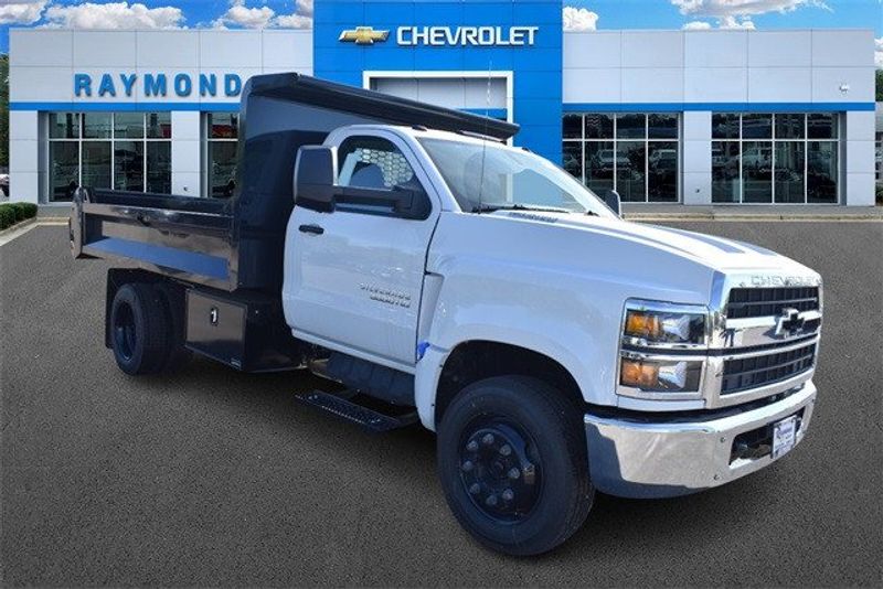 2024 Chevrolet Silverado 5500HD 1WTImage 1