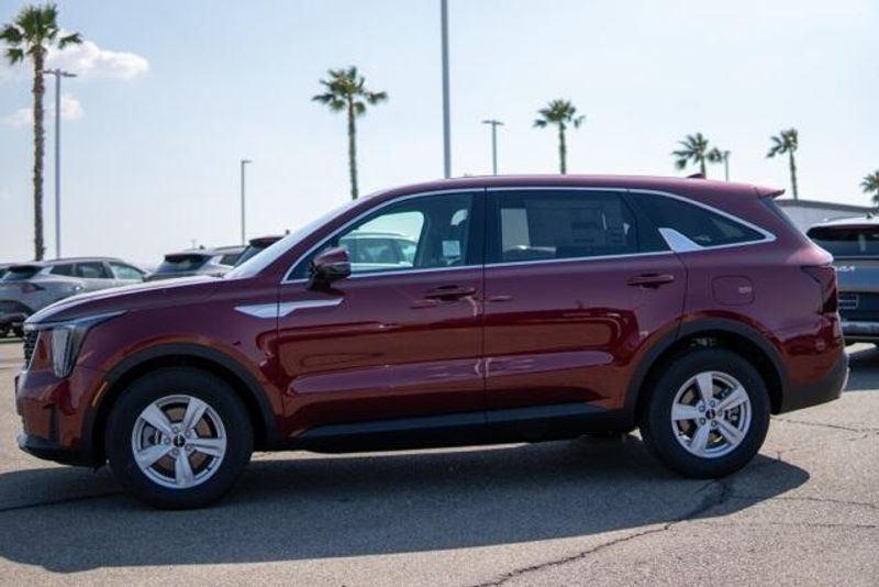 2025 Kia Sorento LXImage 4