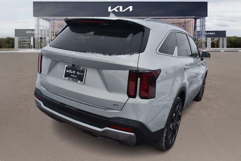 New 2026 Kia Sorento EXImage 4