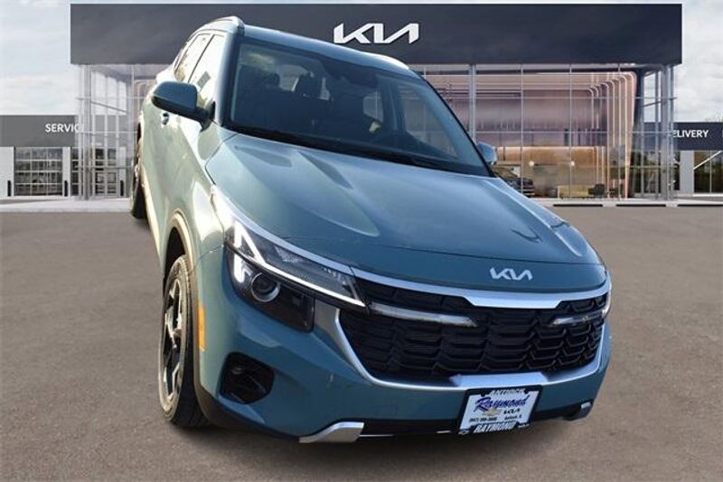 2025 Kia Seltos EXImage 9