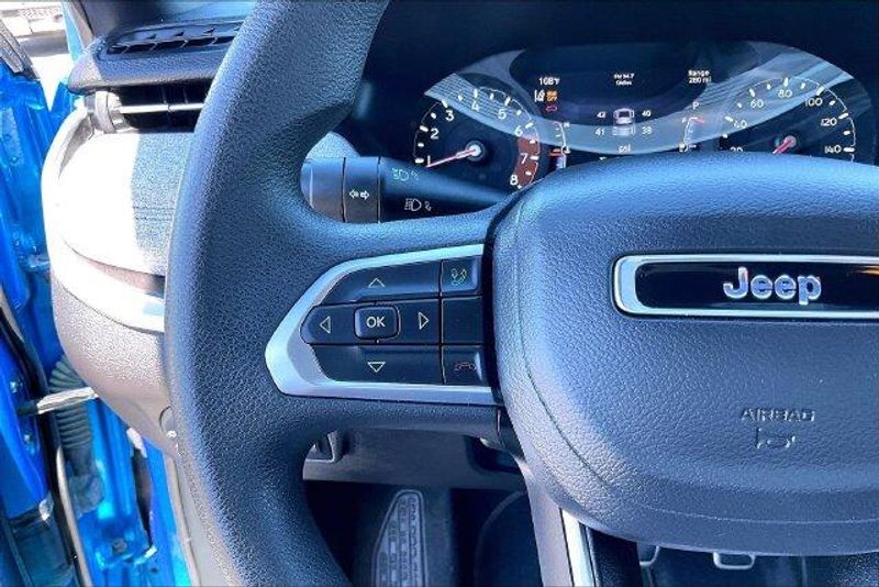 Used 2025 Jeep Compass SportImage 18