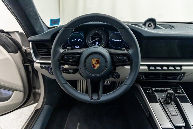 2022 Porsche 911 TurboImage 14