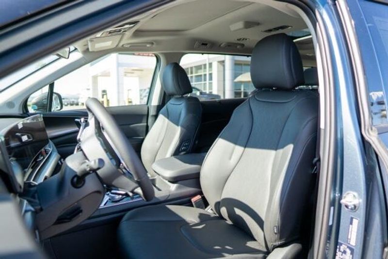 2025 Kia Carnival Hybrid SXImage 9
