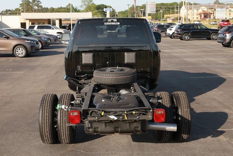 2025 RAM 3500 Tradesman Crew Cab Chassis 4x4 60