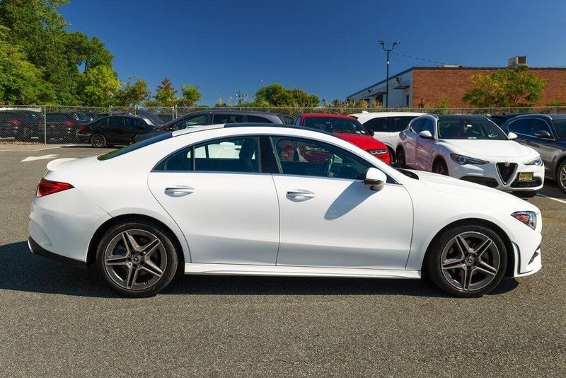 2022 Mercedes Benz CLA 250 photo 7