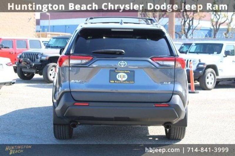 2023 Toyota RAV4 XLE PremiumImage 4