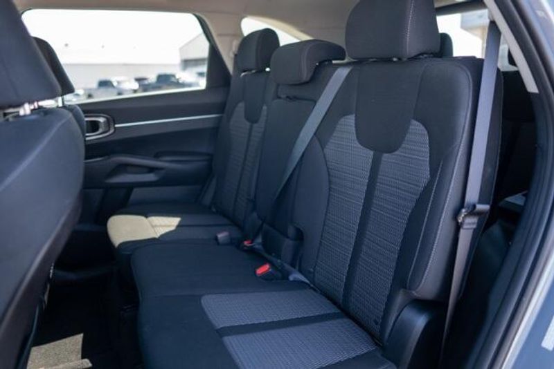 2023 Kia Sorento LXImage 10
