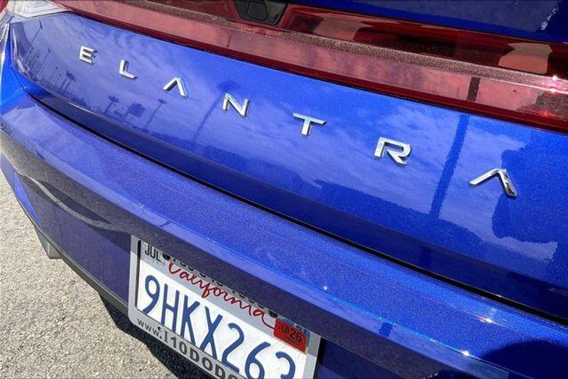 Used 2023 Hyundai Elantra SELImage 7