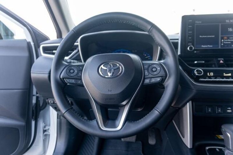 Used 2022 Toyota Corolla Cross XLEImage 17