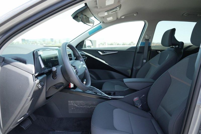 New 2026 Kia Niro LXImage 10