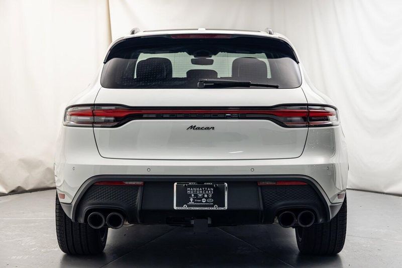 2024 Porsche Macan BaseImage 4