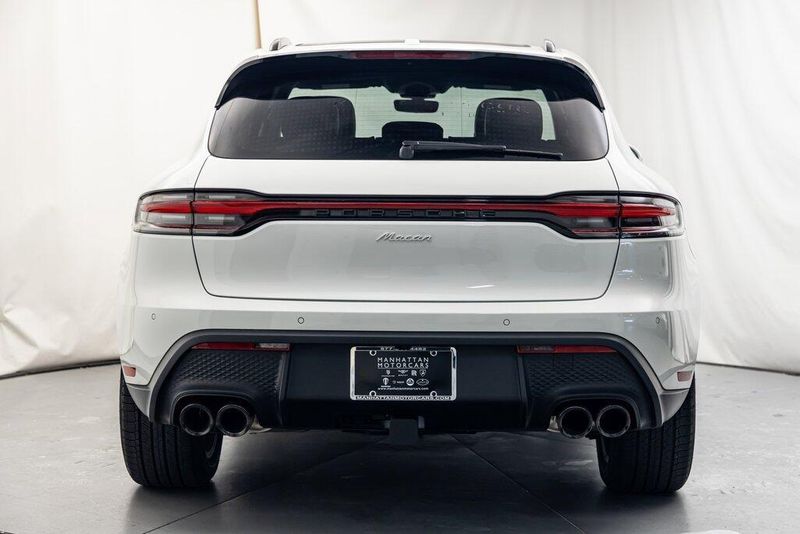 2024 Porsche Macan BaseImage 4