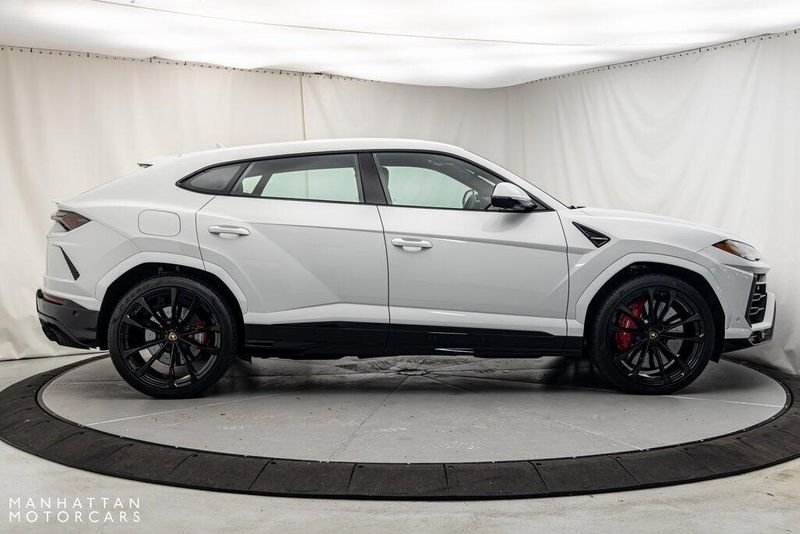 2021 Lamborghini Urus BaseImage 6