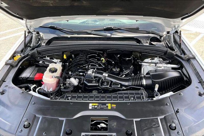 Used 2023 Jeep Grand Cherokee L AltitudeImage 9