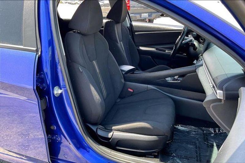 Used 2023 Hyundai Elantra SELImage 6