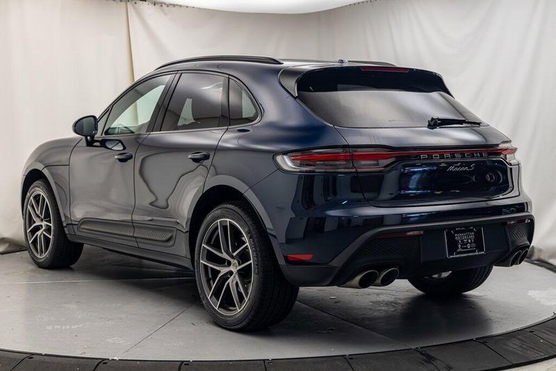 2022 Porsche Macan SImage 3