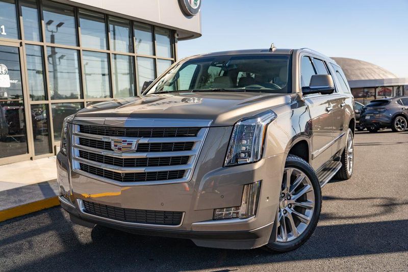 2018 Cadillac Escalade ESV Luxury