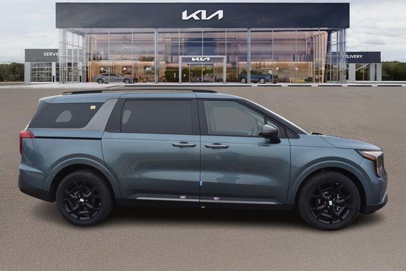 New 2026 Kia Carnival Hybrid SXImage 2