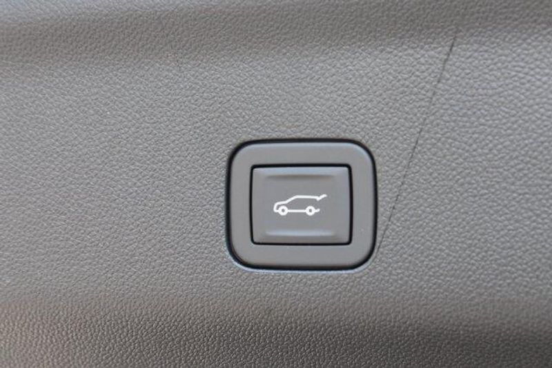 New 2026 Chevrolet Suburban High CountryImage 25