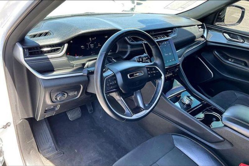 Used 2021 Jeep Grand Cherokee L AltitudeImage 14