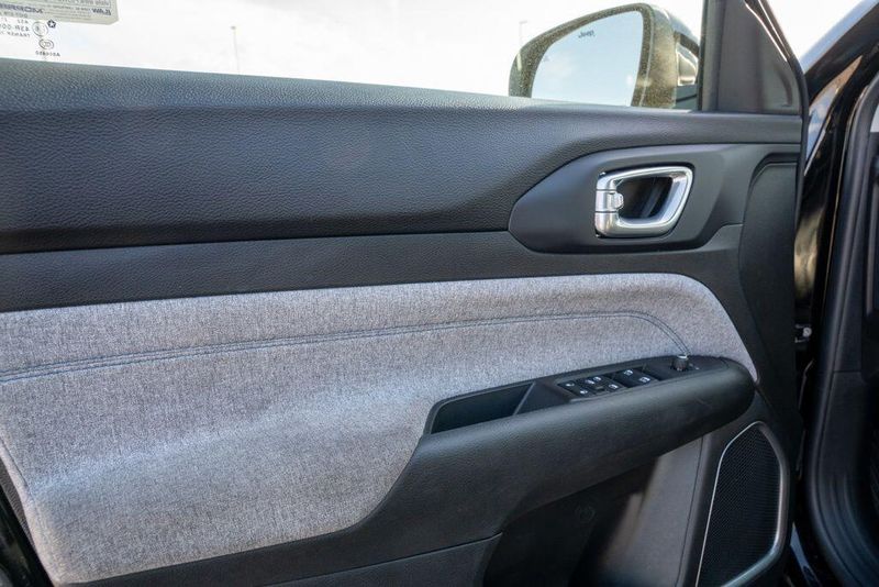 Used 2022 Jeep Compass LatitudeImage 21