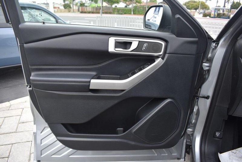Used 2022 Ford Explorer XLTImage 12