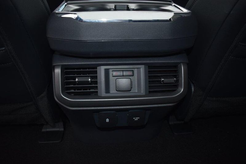 New 2025 Ford F-150 LariatImage 17