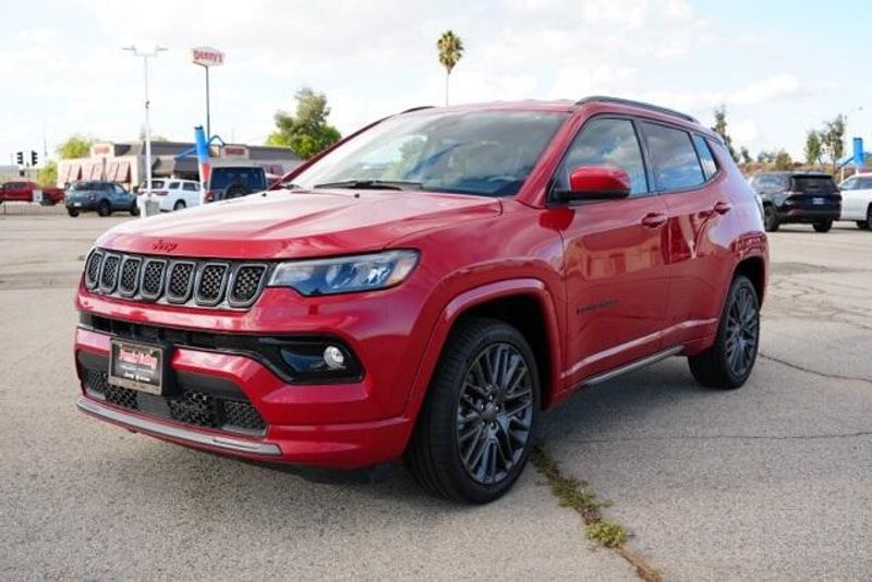Used 2023 Jeep Compass LimitedImage 3