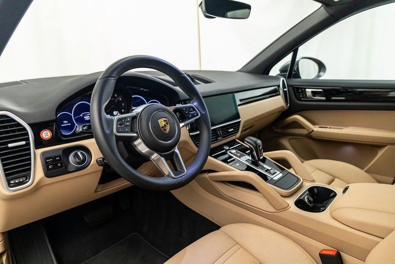 2021 Porsche Cayenne BaseImage 13