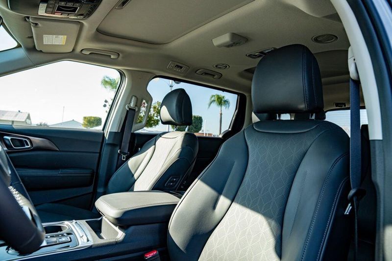 New 2026 Kia Carnival Hybrid SXImage 12