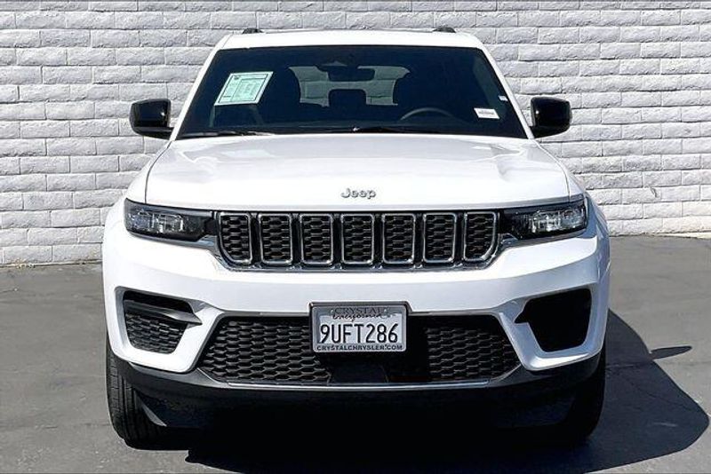 Used 2025 Jeep Grand Cherokee Laredo XImage 2