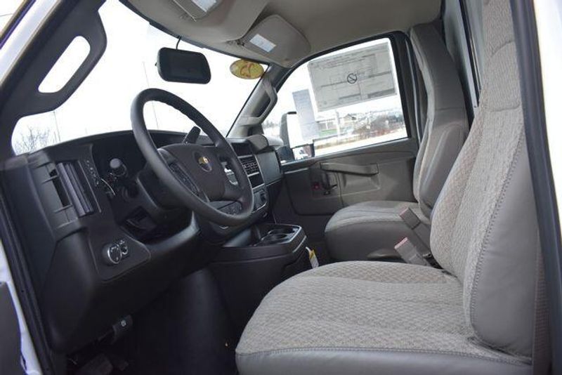 New 2025 Chevrolet Express 3500 Work VanImage 21
