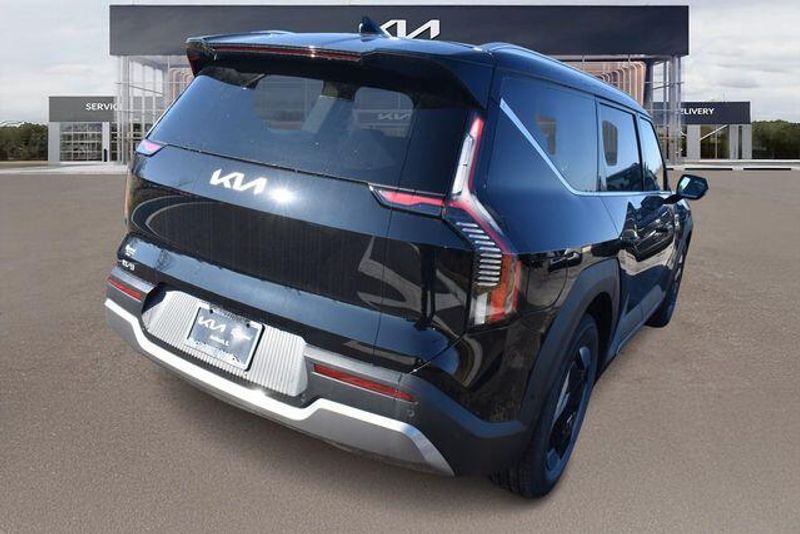 New 2026 Kia EV9 WindImage 4