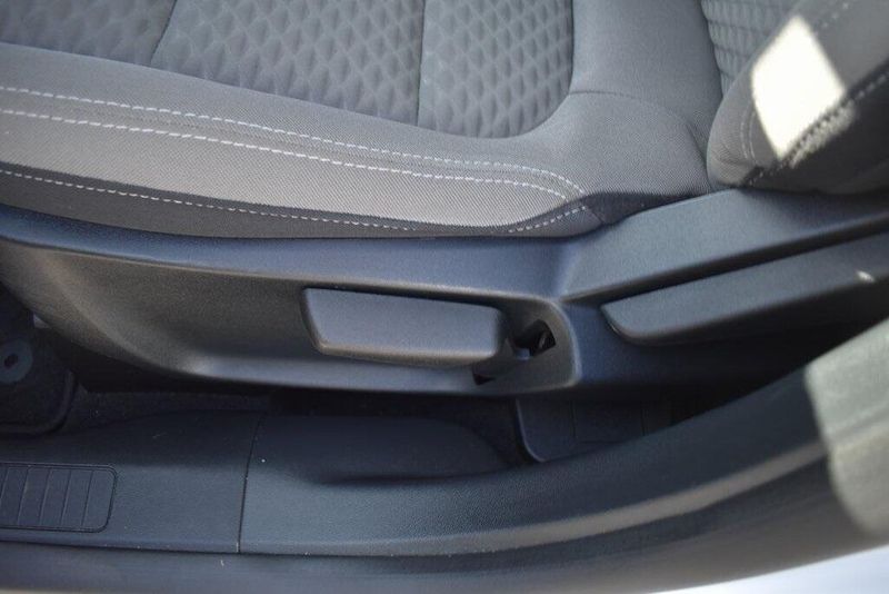 2022 Ford Escape SEImage 12