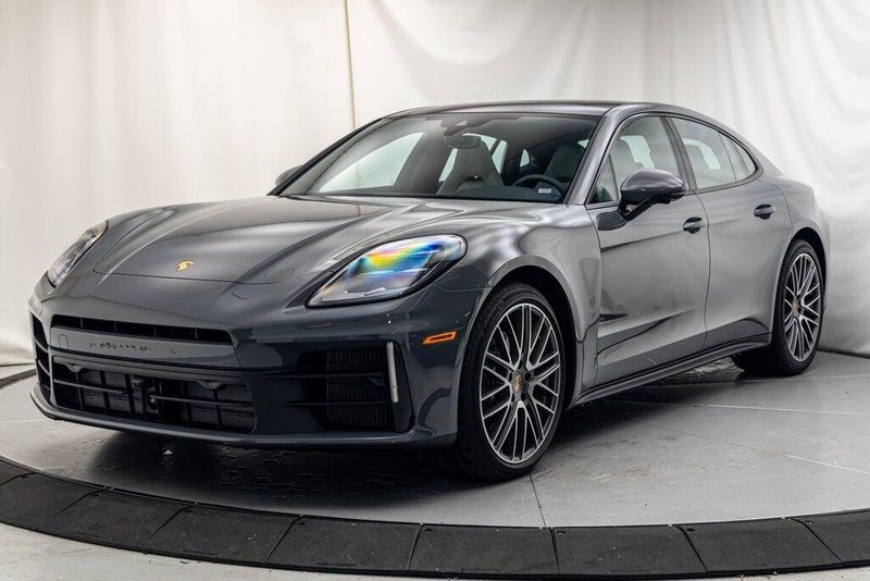 2025 Porsche Panamera 4Image 1