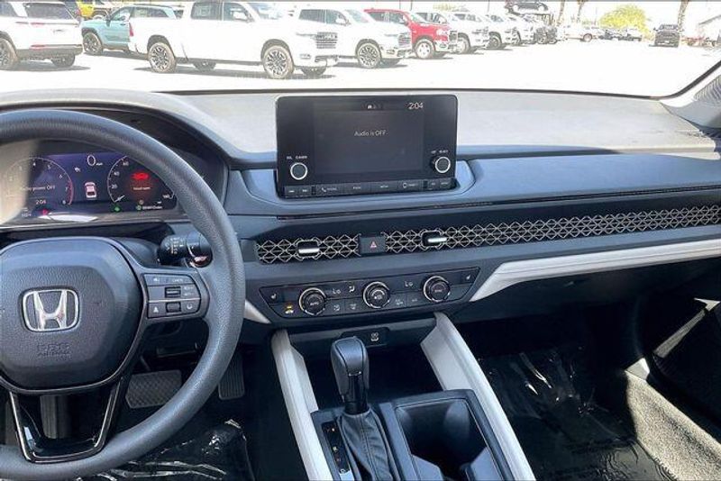 Used 2025 Honda Accord Sedan SEImage 5