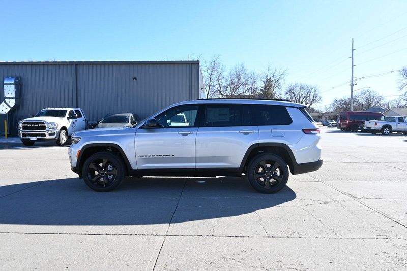 2025 Jeep Grand Cherokee L Altitude XImage 6