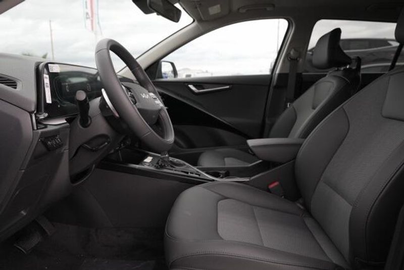 New 2026 Kia Niro EXImage 11
