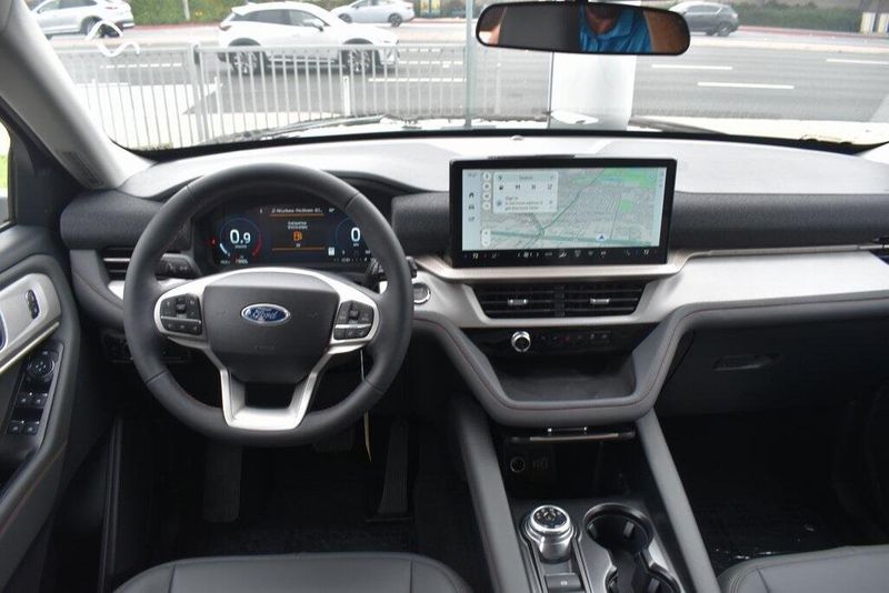 New 2025 Ford Explorer ActiveImage 12