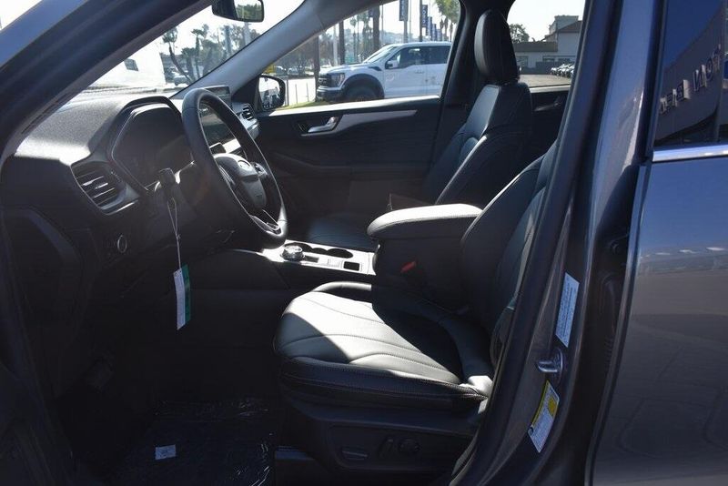 2025 Ford Escape Plug-In Hybrid BaseImage 16