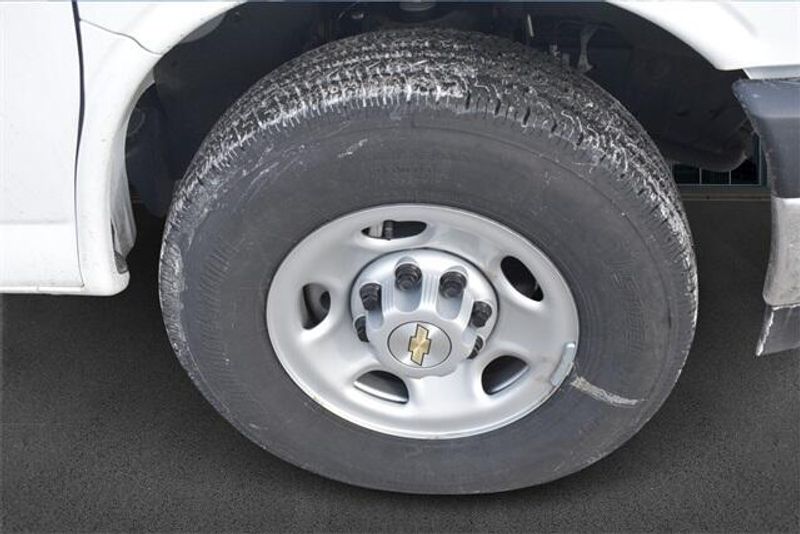 New 2025 Chevrolet Express 3500 Work VanImage 11