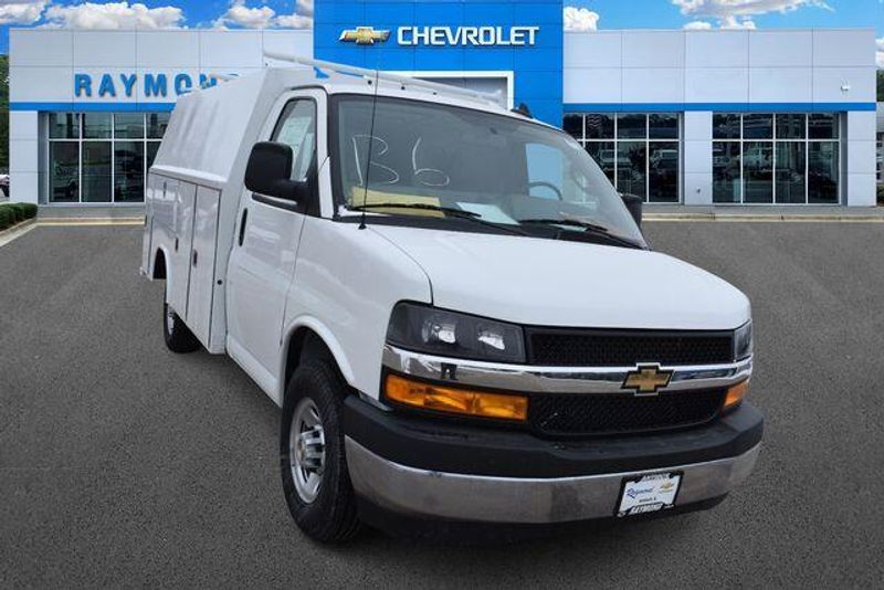 New 2025 Chevrolet Express 3500 Work VanImage 10