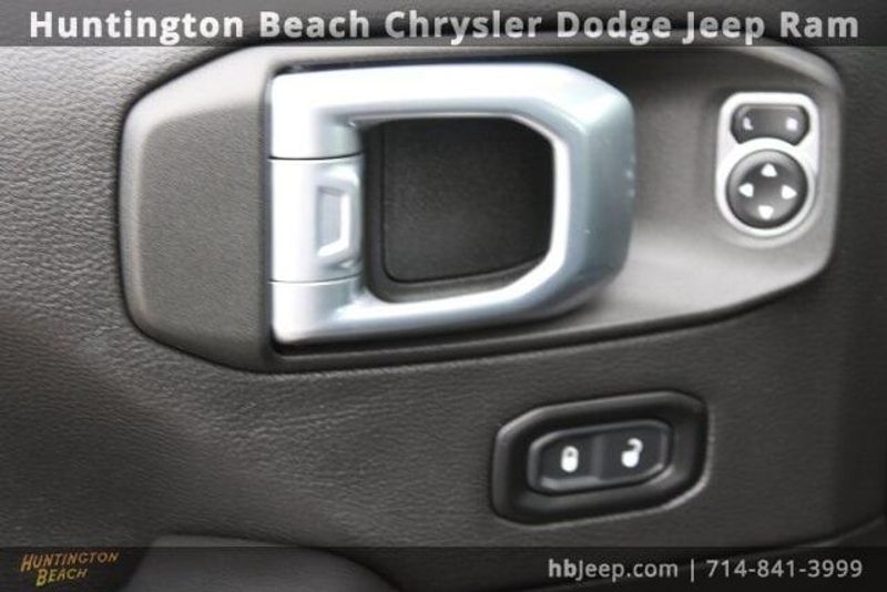 2022 Jeep Gladiator OverlandImage 18