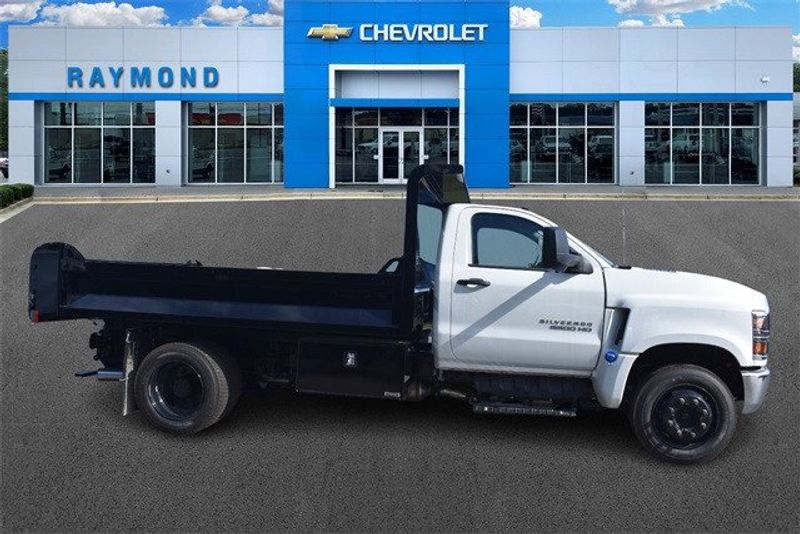 2024 Chevrolet Silverado 5500HD Work TruckImage 2