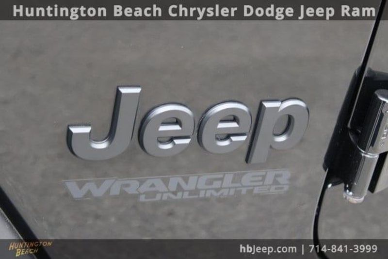 2021 Jeep Wrangler Unlimited WillysImage 9