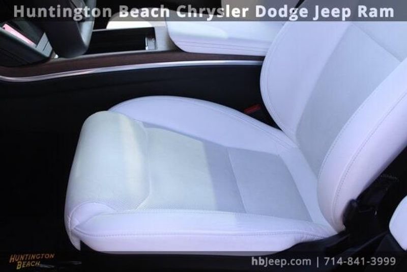 2022 Tesla Model X BaseImage 27