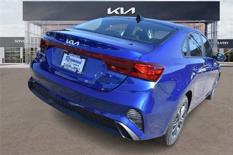 2024 Kia Forte LXSImage 3