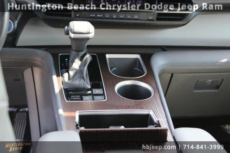 2021 Toyota Sienna XLEImage 18